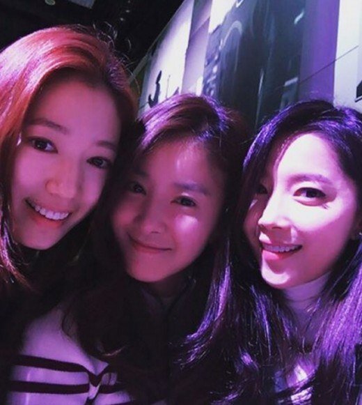 &quot;Beauty selfie&quot; with Lee Si-yeong, Park Shin-hye and Oh Yoon-ah