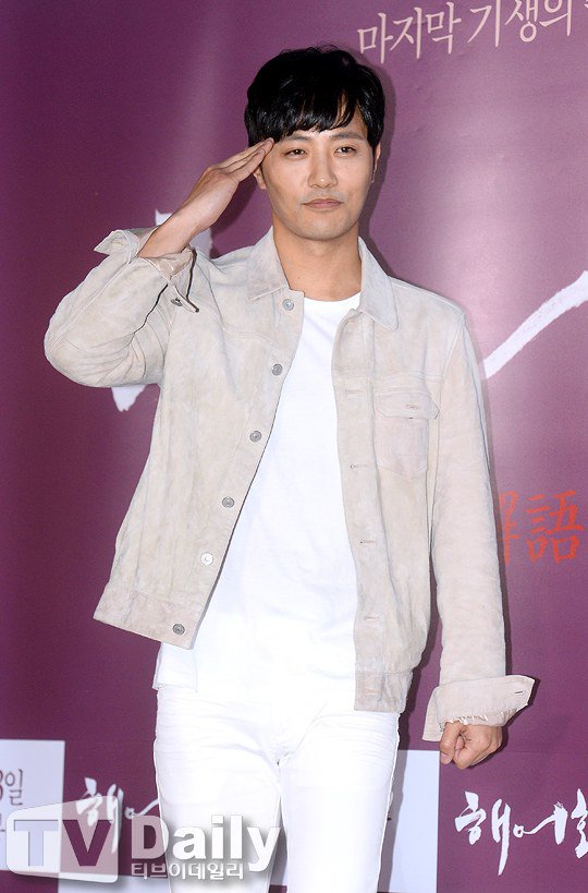 Jin Goo, &quot;Why was I the only Alpha team member who didn't take off shirt? I'm sorry&quot;