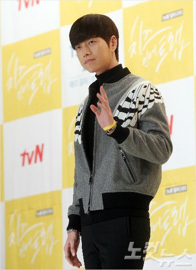 Why Park Hae-jin has been wearing the Sewol Ferry bracelet for the last two years?