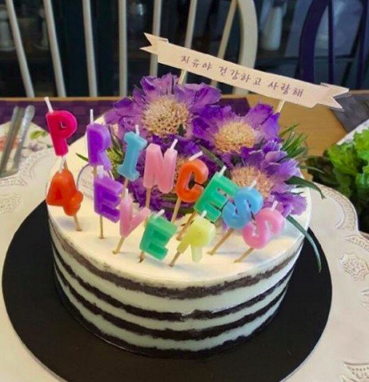 Ji Seong and Lee Bo-yeong hold 1st birthday party for daughter Ji-yoo