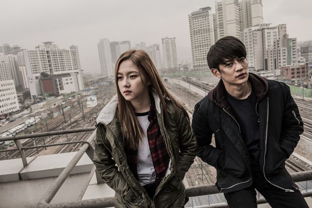 new character video, poster and stills for the Korean movie 'Derailed'