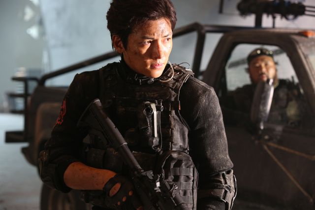 new character video and stills for the Korean movie 'Fabricated City'
