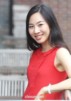 Singer Lee to Return to Stage After Law School