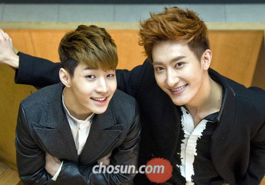 Super Junior-M&rsquo;s Henry and Zhou Mi taught Chinese to SM artists