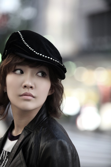 Younha reveals she was in a relationship while promoting but no one noticed
