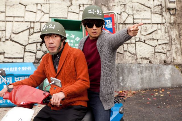 New stills of Cha Tae-hyeon and Oh Dal-soo in upcoming movie &quot;Slow Video&quot;