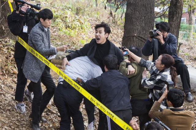 first stills and updated cast for the upcoming Korean movie &quot;Angry Lawyer&quot;