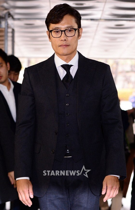 Lee Byung-hun's first official appearance at &quot;Memories of the Sword&quot; showcase