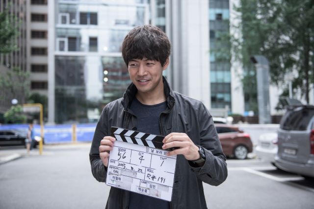 new on-the-set images for the Korean movie &quot;Insane&quot;