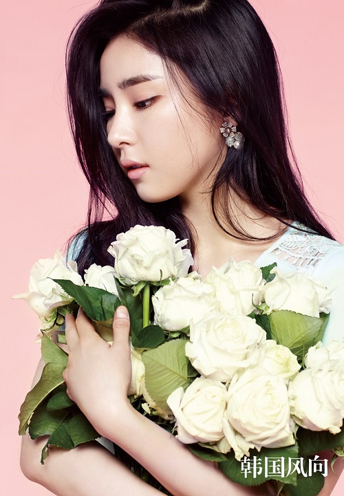 Sin Se-kyeong shows off innocent glamour on cover page of Hallyu magazine
