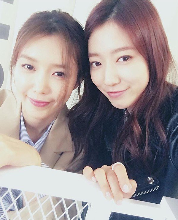 Chae Jeong-an and Park Shin-hye are good friends