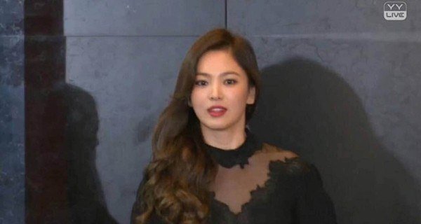 Song Hye-kyo looks exquisite in a black see-through dress