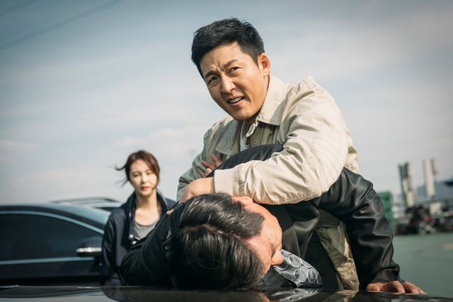 new Lee Jeong-jin stills for the upcoming Korean movie &quot;Showdown&quot;
