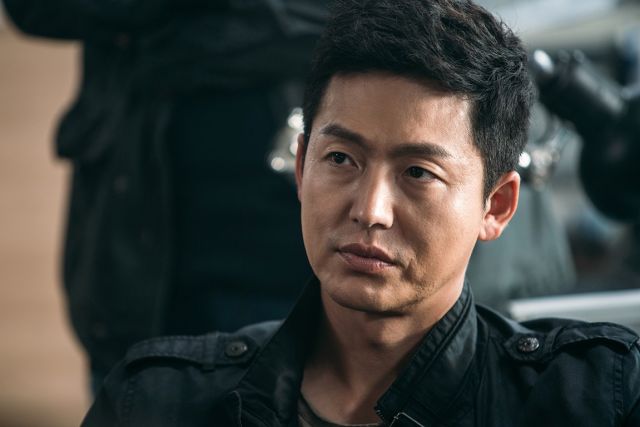 new Lee Jeong-jin stills for the upcoming Korean movie &quot;Showdown&quot;