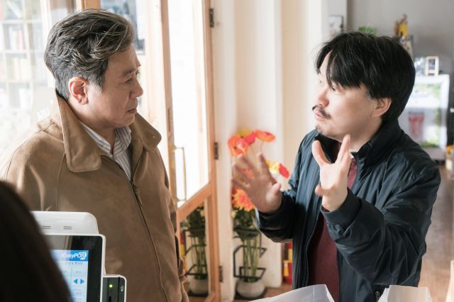 on-the-set images, early poster and updated images for the upcoming Korean movie &quot;The Silent Witness&quot;