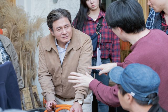 on-the-set images, early poster and updated images for the upcoming Korean movie &quot;The Silent Witness&quot;