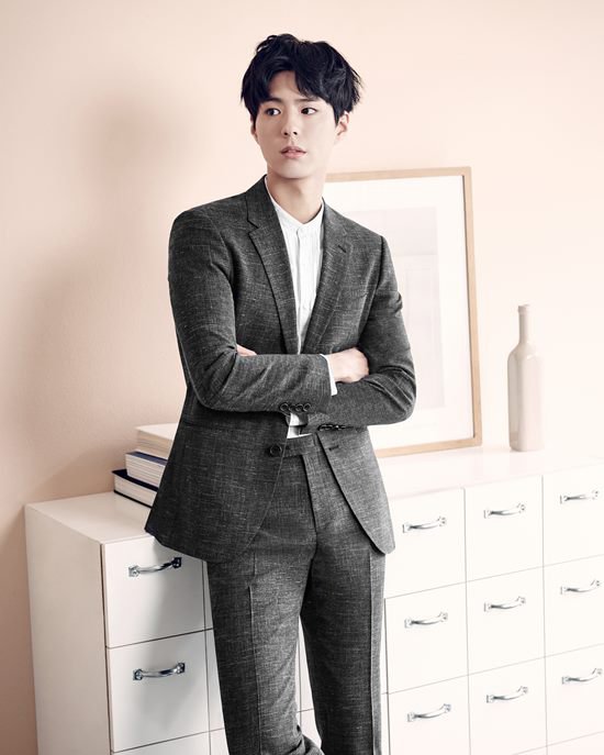 Park Bo-geom in suit