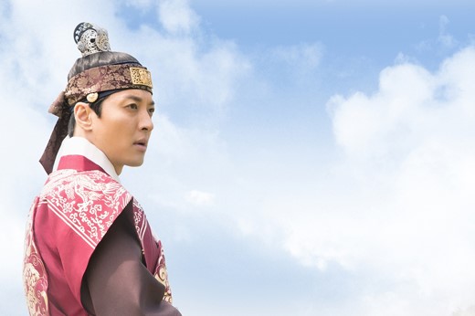 trailer and new images for the upcoming Korean drama &quot;Queen for 7 Days&quot;